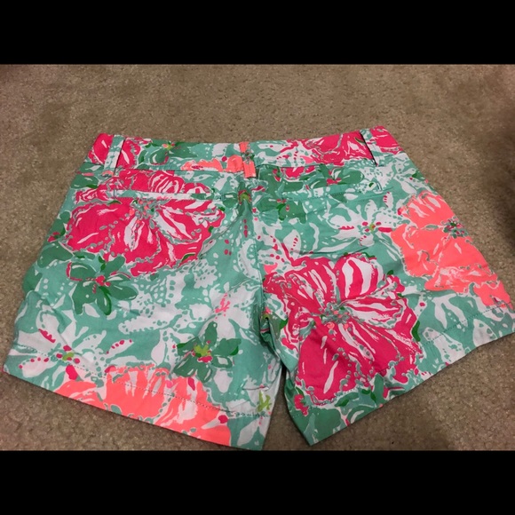 Lilly Pulitzer Callahan Shorts - Picture 2 of 3